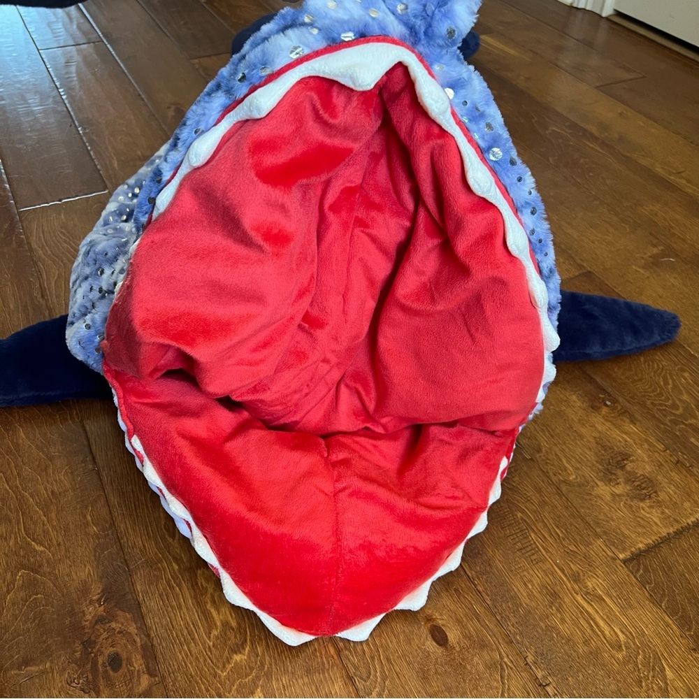 Tommy Bahama Shark Snuggle Tail - Picture 11 of 12